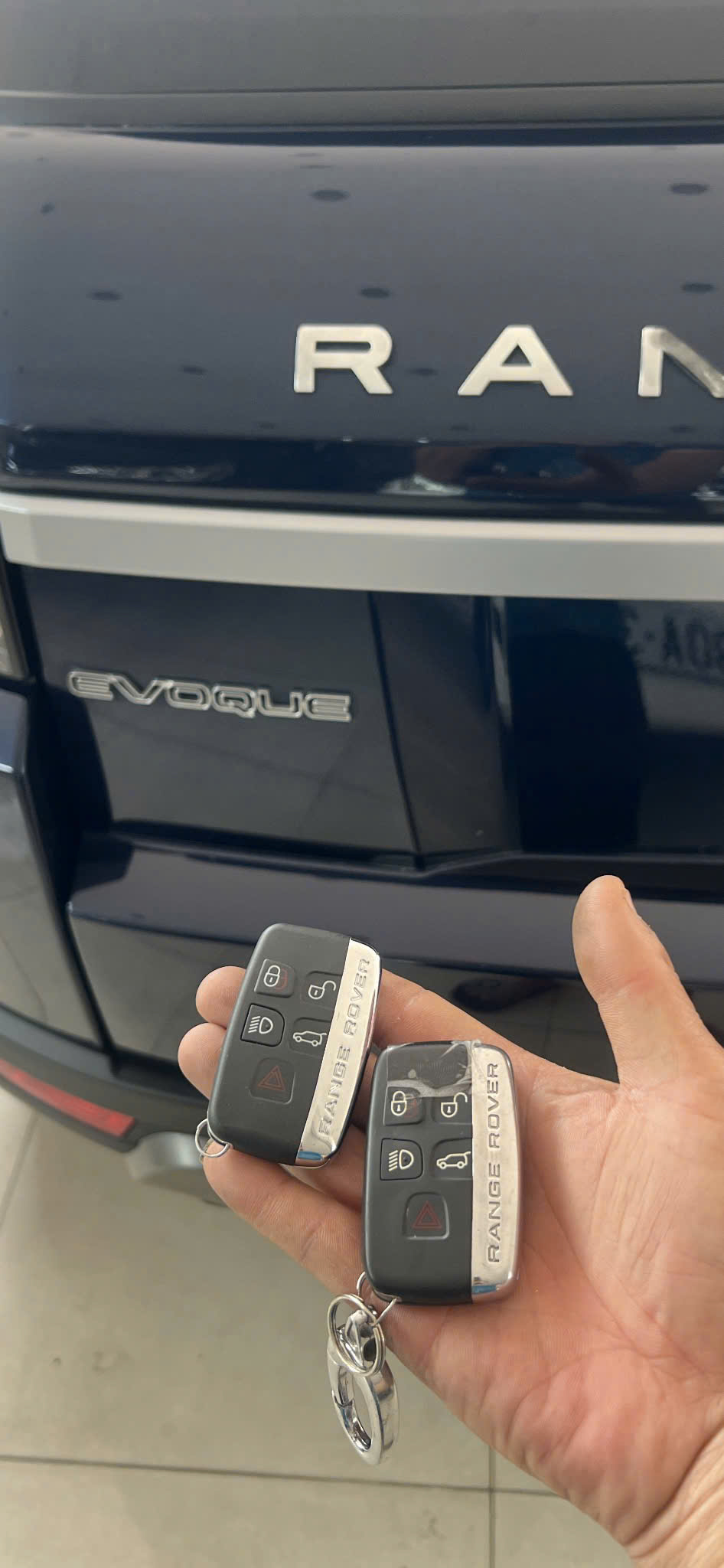 Làm Chìa Khóa Ô Tô Land Rover Range Rover, Defender, Discovery Smartkey Cao Cấp